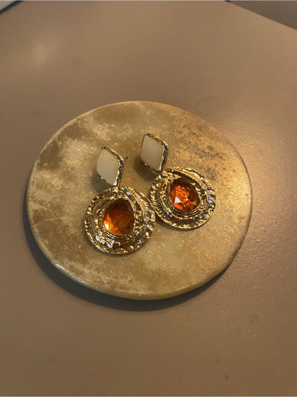 Fashion Nova Gold ✨Drop Earrings w/Amber 🤎Gemstone and Cream Accent/NWOT